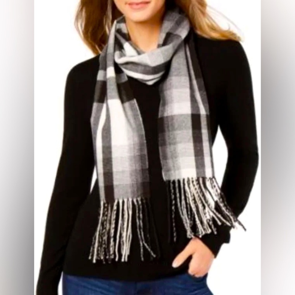 NWOT Calvin Klein Ombre Plaid Checkered Black & White Scarf Fringe